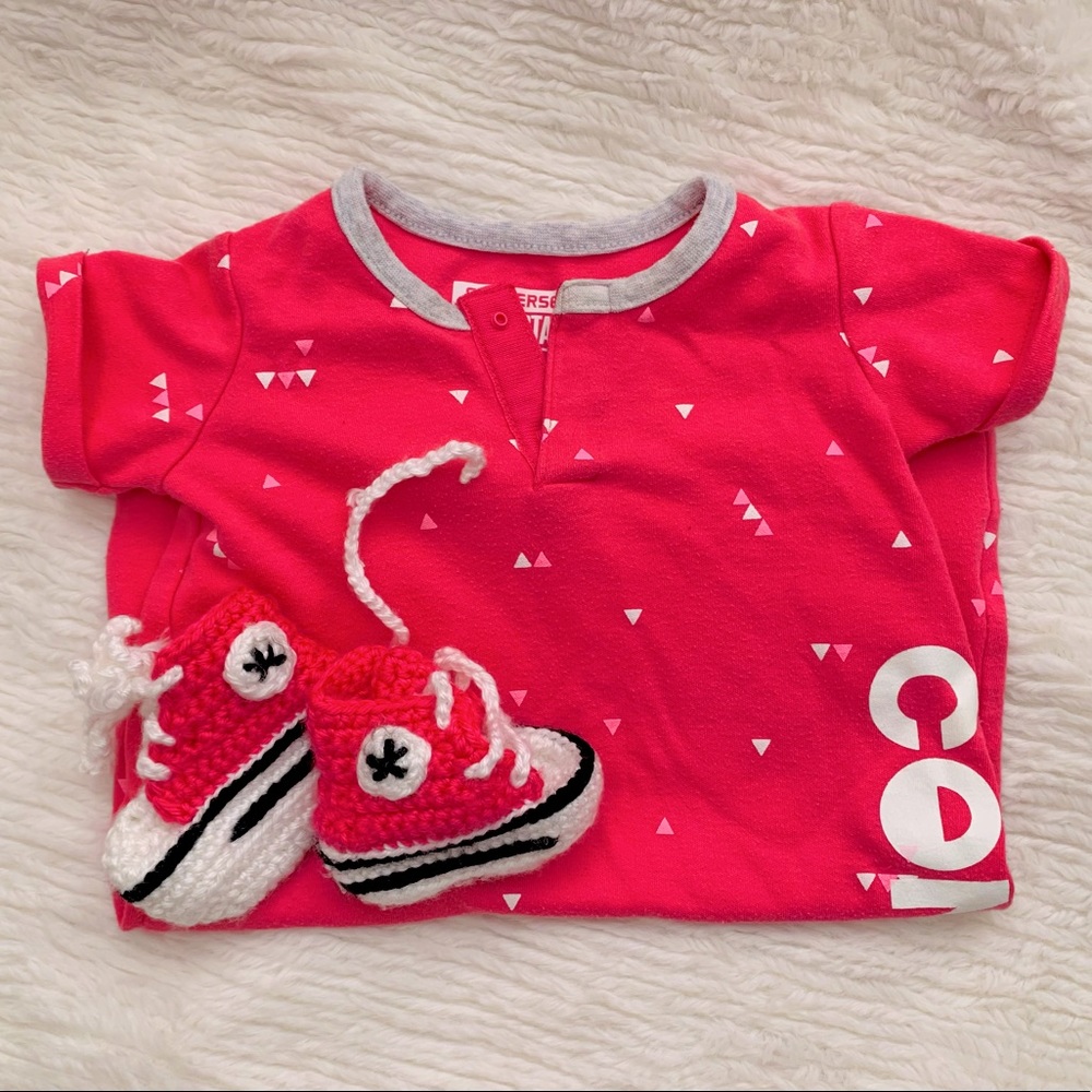 Converse onsie & shoes